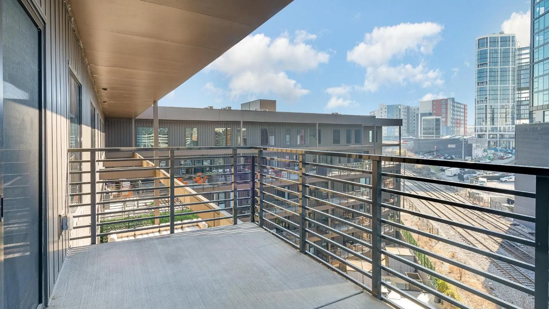 Villa Hyve - Halo - Pool & Gym - Large Private Balcony Nashville USA