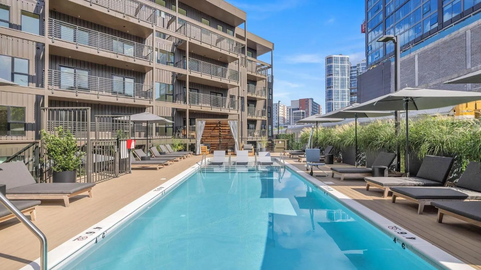 Villa Hyve - Halo - Pool & Gym - Large Private Balcony Nashville USA